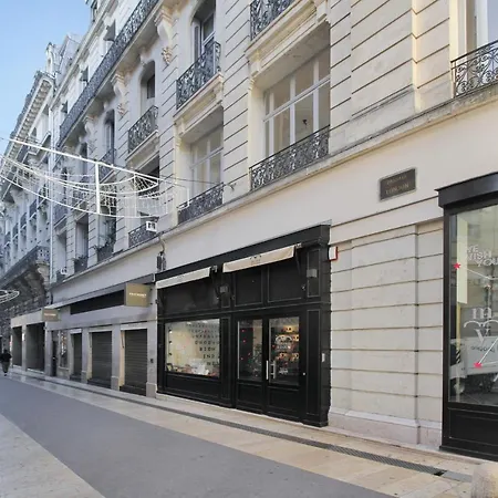 Apartment Comedie Lonjon *
