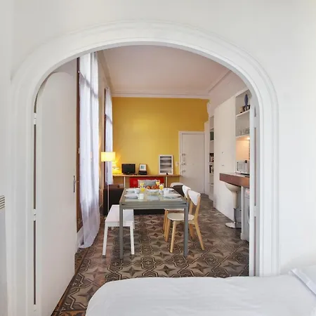 Apartment Comedie Lonjon *