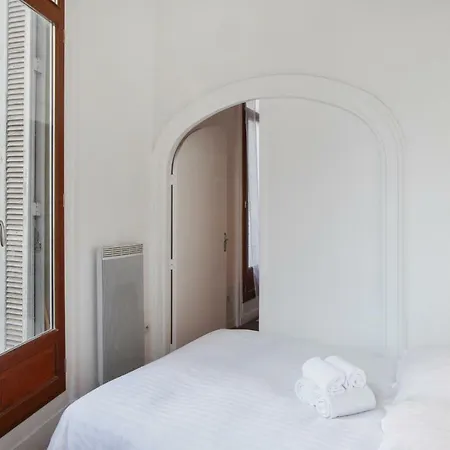 Comedie Lonjon Apartment *